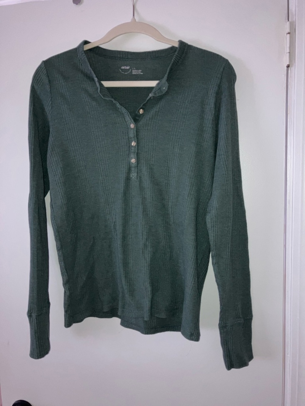 Aerie Green Thermal Ribbed Henley Long sleeve top sz L